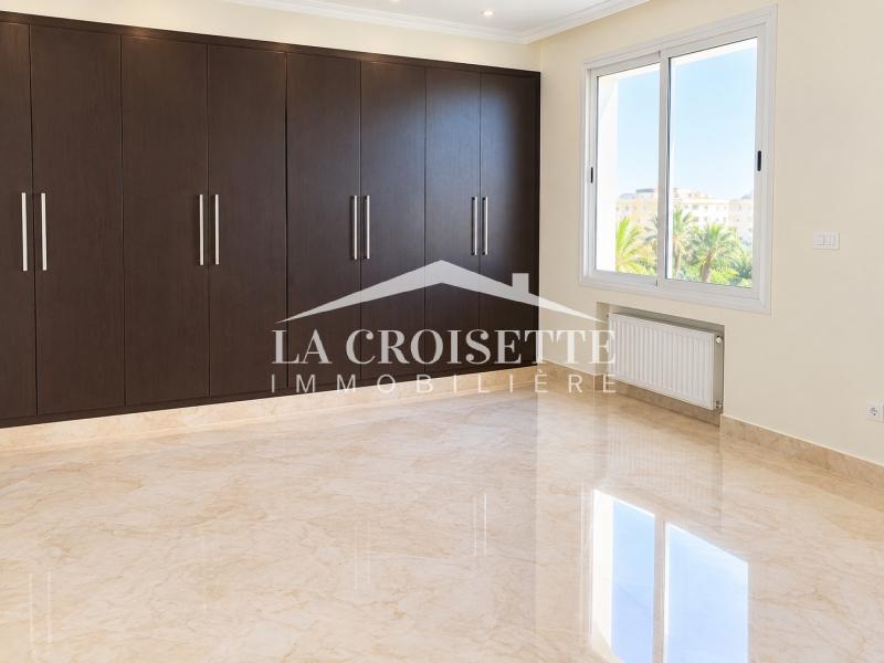 Villa S+4 avec piscine à Gammarth 